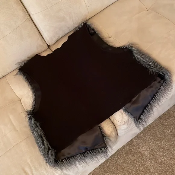 NWT faux fur vest - Picture 6 of 7